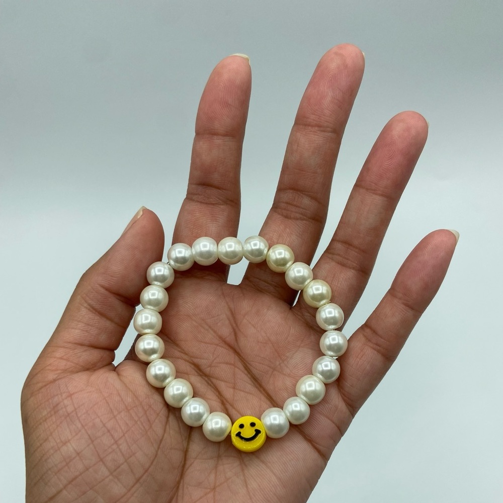 Handmade Trendy Y2K Inspired Smiley Face Faux Pearl Glass Bead Stretch Bracelet